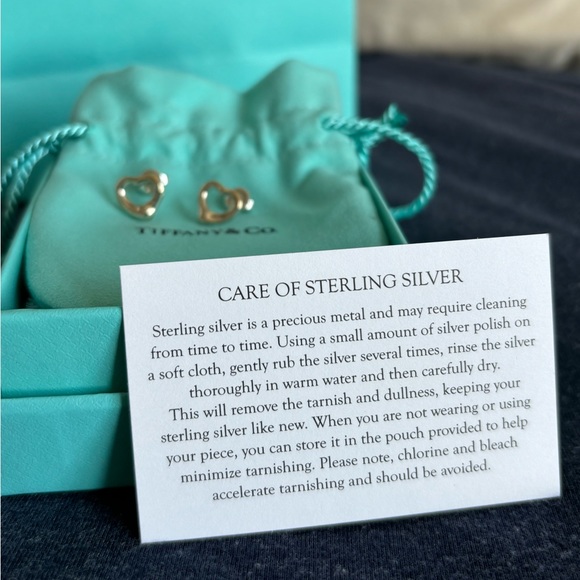 Tiffany & Co. Elsa Peretti Open Heart Stud earring! Brand new, never worn! - Picture 2 of 11